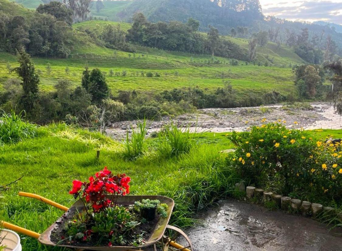 Alojamiento Con Vista Al Rio Y Paisajes Hermosos مانيزاليس المظهر الخارجي الصورة