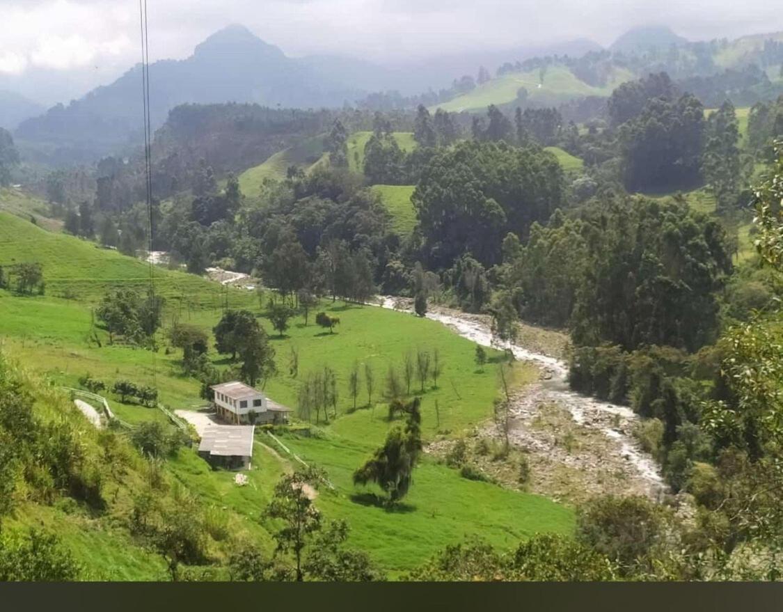 Alojamiento Con Vista Al Rio Y Paisajes Hermosos مانيزاليس المظهر الخارجي الصورة