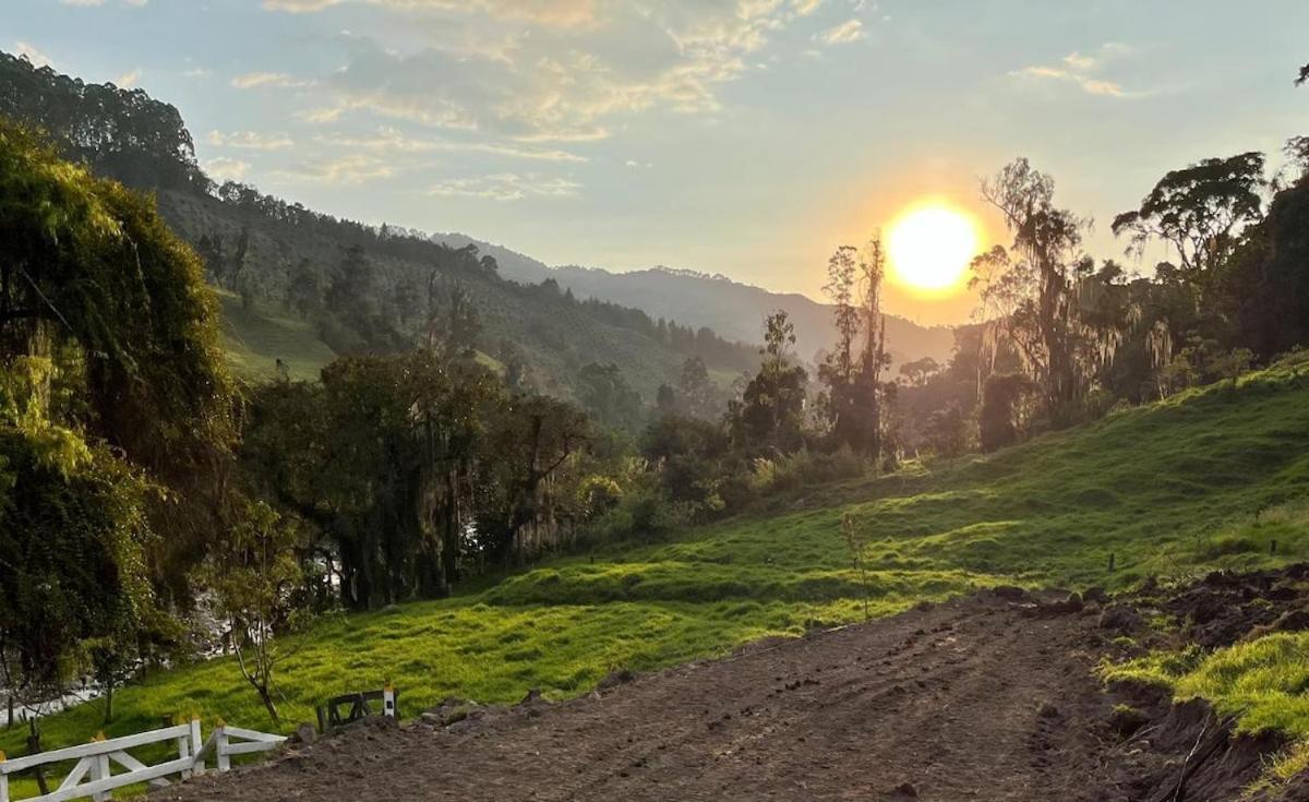 Alojamiento Con Vista Al Rio Y Paisajes Hermosos مانيزاليس المظهر الخارجي الصورة